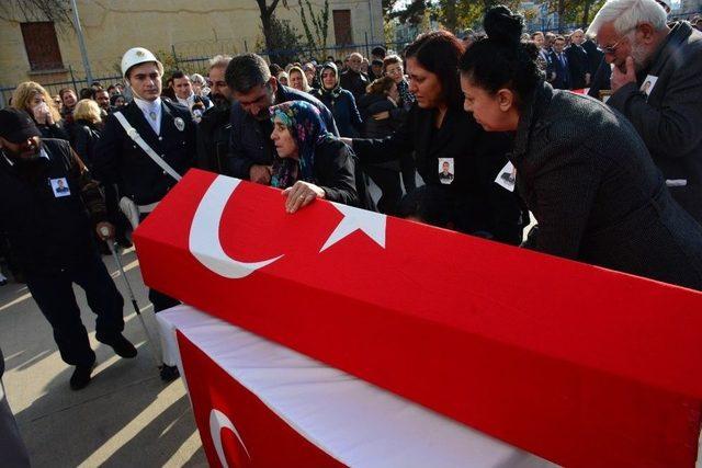 Vefat Eden Polis Memuru İ&ccedil;in T&ouml;ren D&uuml;zenlendi 2