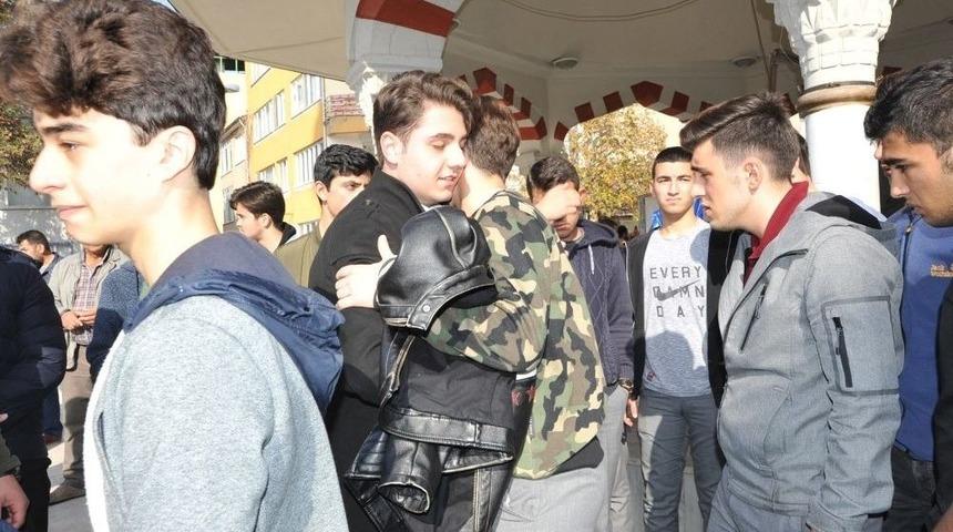 Karısı Tarafından &Ouml;ld&uuml;r&uuml;len Adam Son Yolculuğuna Uğurlandı