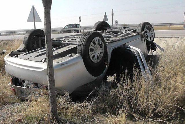 Konya&rsquo;da Otomobil Şarampole Takla Attı: 4 Yaralı 1