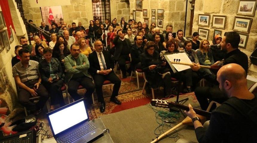Adanalı M&uuml;zikseverler Bağlama İle Resital Gecesi Yaşadı
