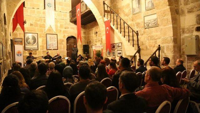 Adanalı Müzikseverler Bağlama İle Resital Gecesi Yaşadı