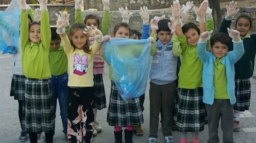 &lsquo;&ccedil;evre Koruma Kul&uuml;b&uuml;&rsquo; &Ouml;ğrencileri &Ccedil;&ouml;p Topladı