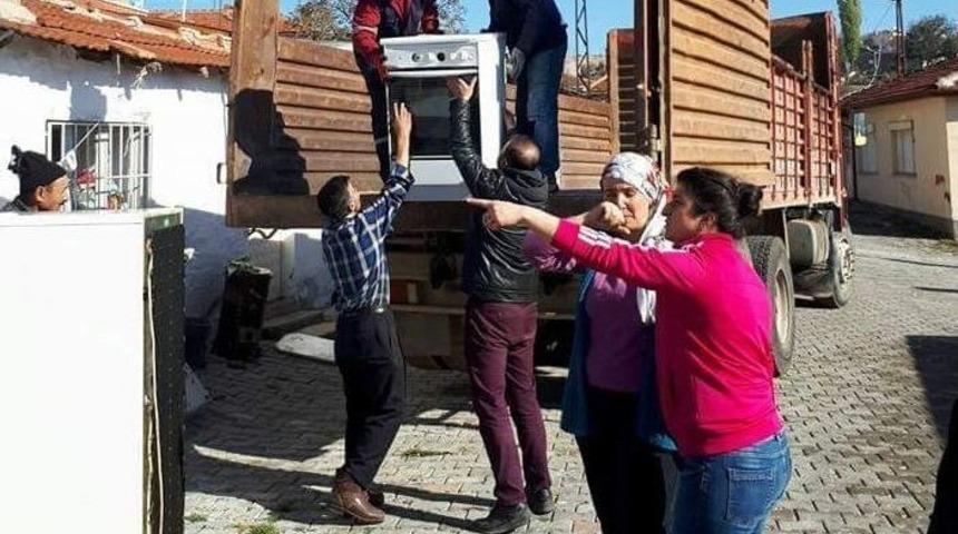 Ak Parti Mihalı&ccedil;&ccedil;ık Kadın Kolları&rsquo;ndan Yardım Eli