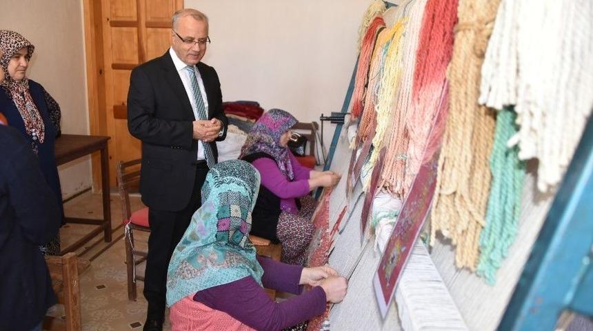 Başkan Kayda Kursiyerlerin &Ccedil;alışmalarını İnceledi