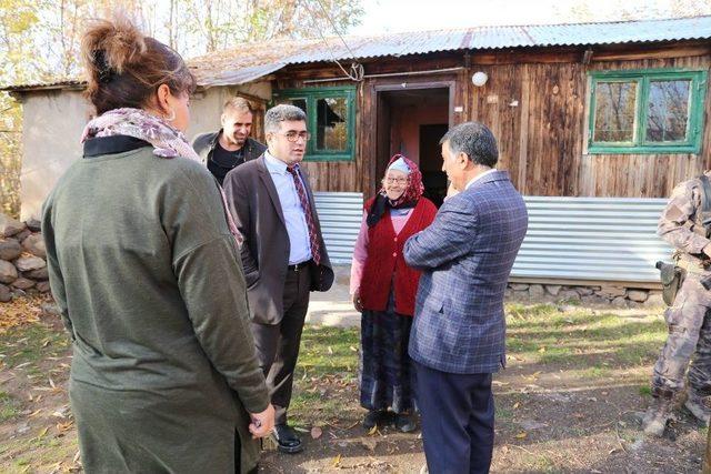 Varto Kaymakamı Çetin, Altun Nineyi Ziyaret Etti