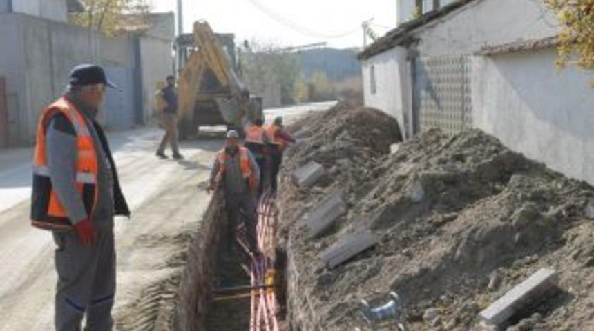 G&uuml;rsu&rsquo;da Elektrik Kabloları Yer Altına Alınıyor