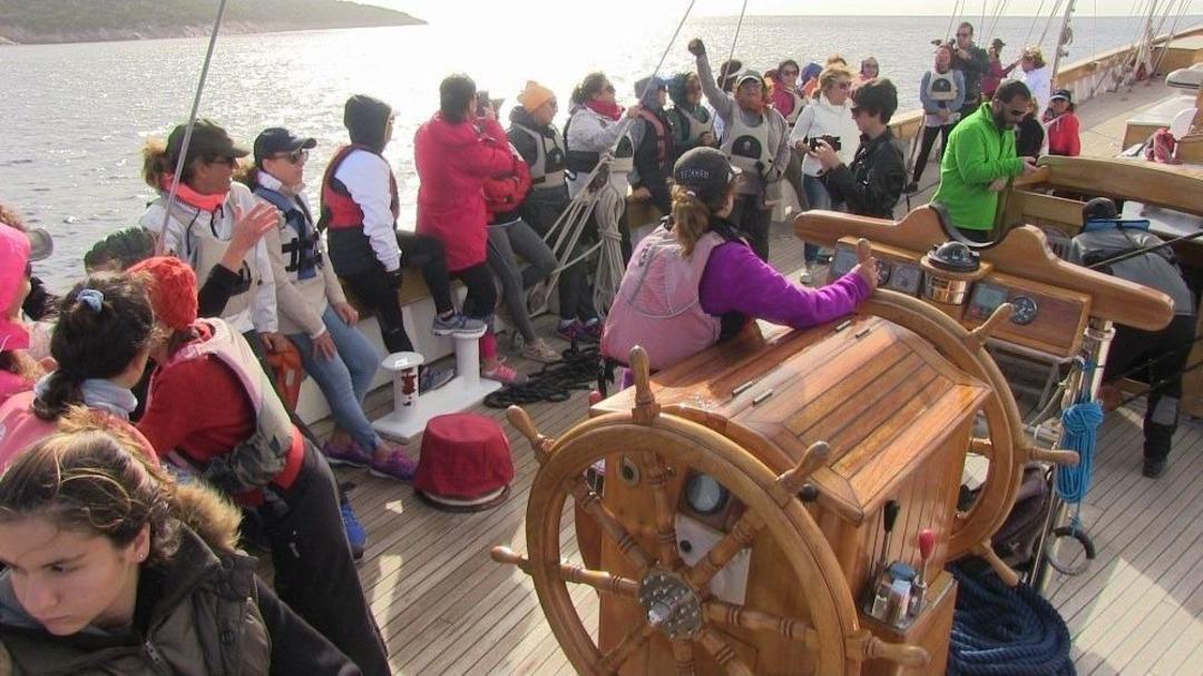 Ev Kadınları Yelken A&ccedil;ıp D&uuml;men Başına Ge&ccedil;ti