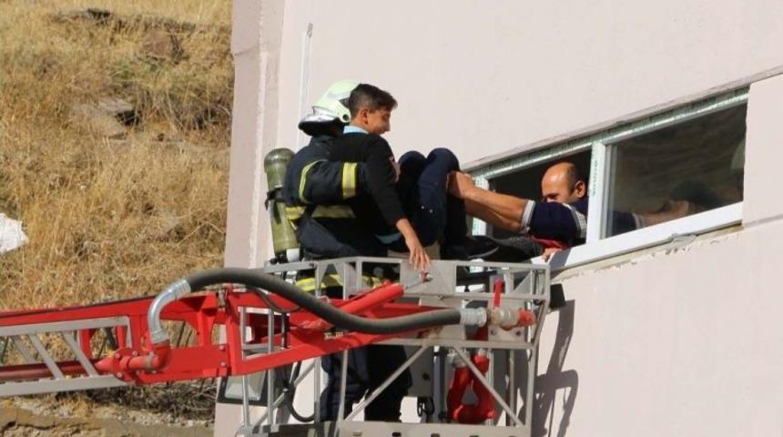 Bitlis İtfaiyesi Tekstilde Yangın Tatbikatı D&uuml;zenlendi