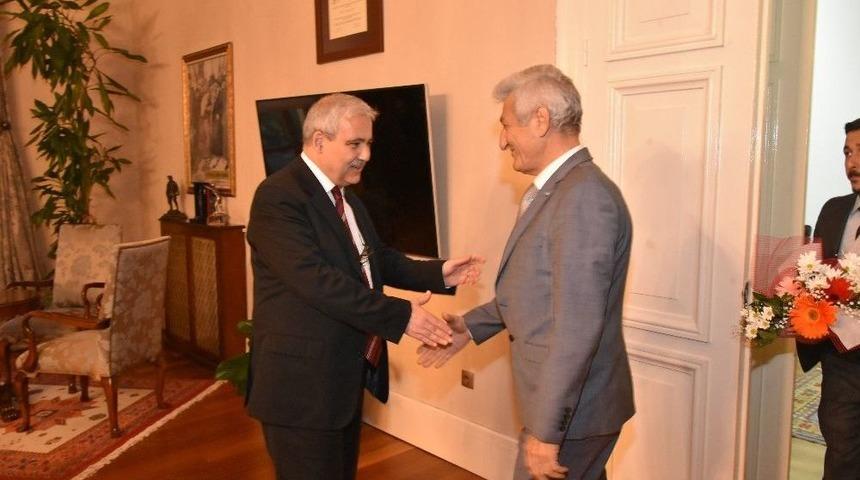 Yuntdağlılar Yeni Y&ouml;netimlerini Vali G&uuml;ven&ccedil;er&rsquo;e Tanıttı