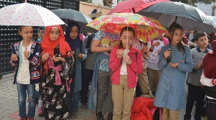 Ortaokul &Ouml;ğrencileri Yağmur Duası Yaptı