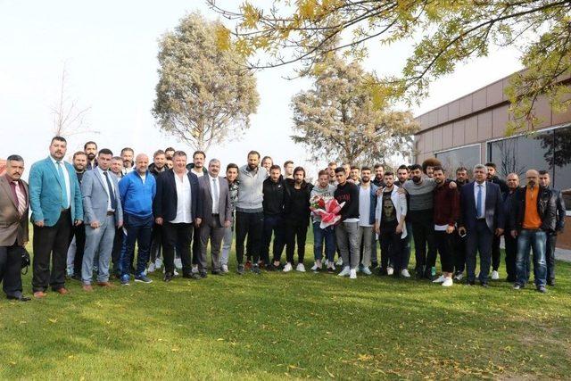 Manisa Bbsk’lı Futbolcular Kahvaltıda Bir Araya Geldi