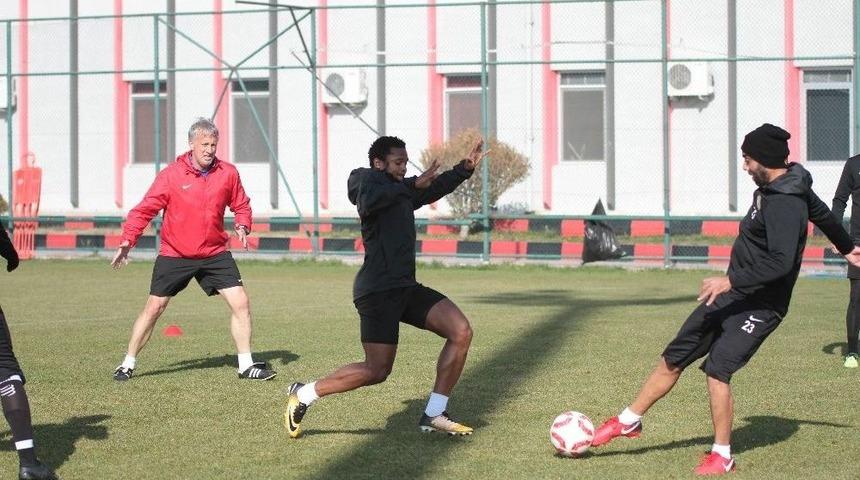 Es-es Taktik &Ccedil;alıştı