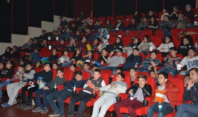 Tatvan’da Gençler “ayla” Filmini İzledi