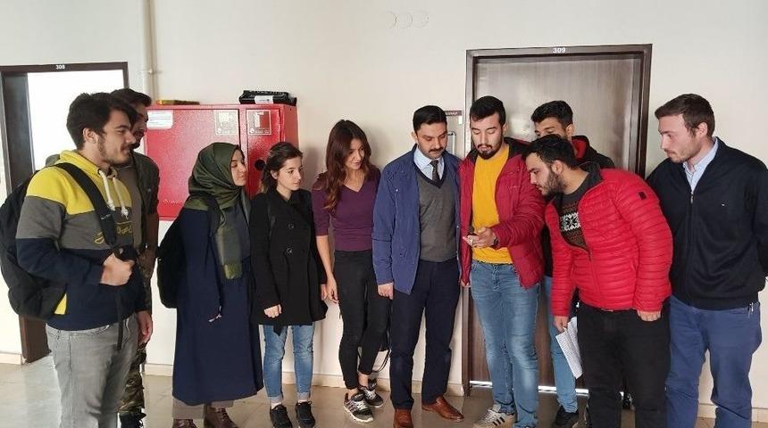 D&uuml;zce &Uuml;niversitesi &Ouml;ğrencileri G&uuml;r&uuml;lt&uuml;y&uuml; &Ouml;l&ccedil;t&uuml;