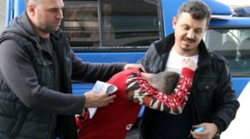 B&uuml;feciyi Bı&ccedil;aklayan Gen&ccedil; Adliyeye Sevk Edildi