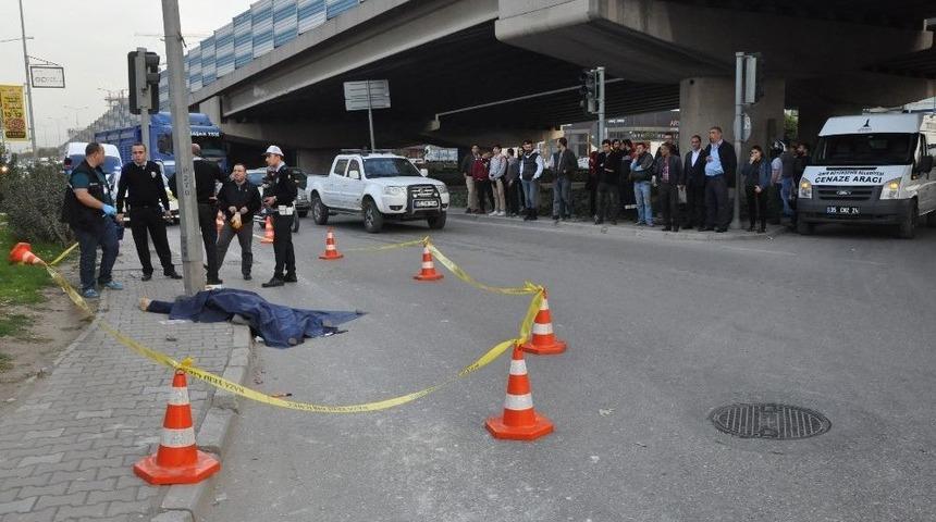 İzmir&rsquo;de Beton Mikseri Yayaya &Ccedil;arptı: 1 &Ouml;l&uuml;