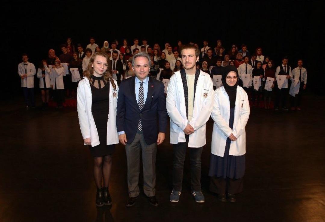 Eczacılık Fak&uuml;ltesi Geleneksel Beyaz &Ouml;nl&uuml;k Giydirme T&ouml;reni Ger&ccedil;ekleşti