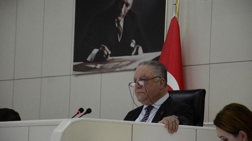 İzmir B&uuml;y&uuml;kşehir Meclisinde Zeytin Ağa&ccedil;ları Gerginliği