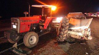 Traktöre Arkadan Çarptı: 2 Yaralı