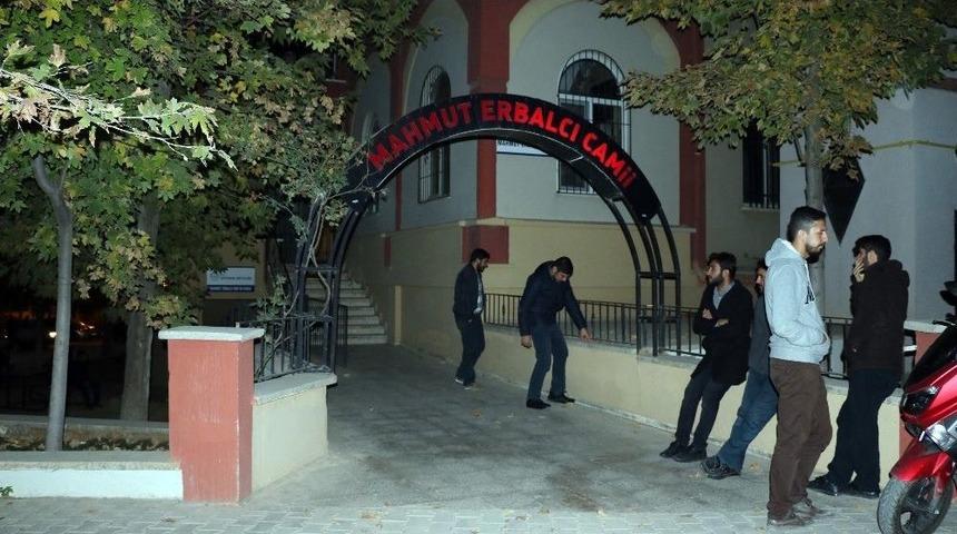 Gen&ccedil; M&uuml;ezzin Camide &Ouml;l&uuml; Bulundu