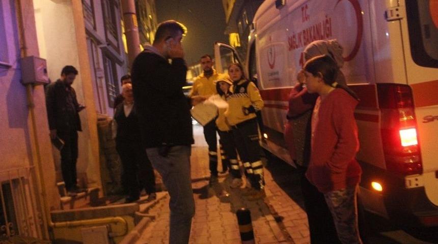 Evinde Uyuyan Komşusunun &Ouml;lmediğini &Ouml;ğrenince &Uuml;z&uuml;ld&uuml;