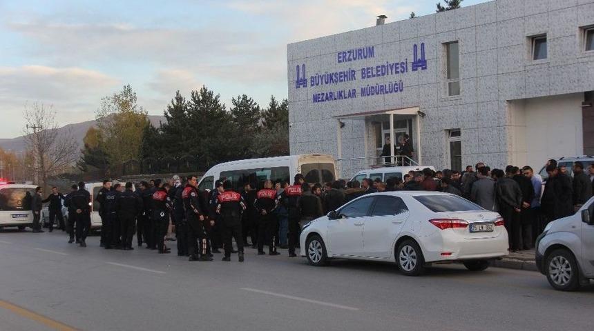 Erzurum&rsquo;da Cenaze Defin Kavgası
