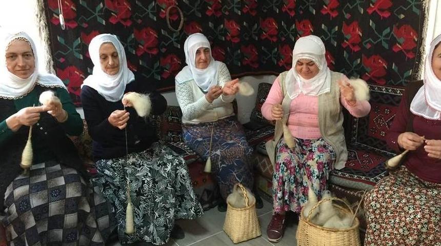 300 Yıllık Y&uuml;n Tarama Ve İp B&uuml;kme Sanatı Artvin&rsquo;de Yaşatılıyor