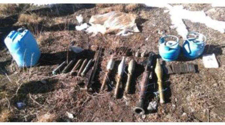 Hakkari&rsquo;de Ter&ouml;ristlere Ait Silah Ve M&uuml;himmat Ele Ge&ccedil;irildi