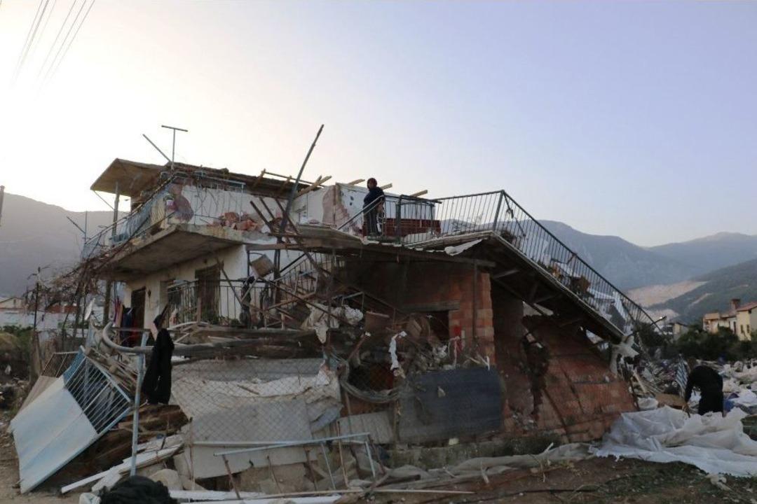 Seraları Zarar G&ouml;ren &Ccedil;ift&ccedil;iler Devletten Gelecek Maddi Yardımı Bekliyor