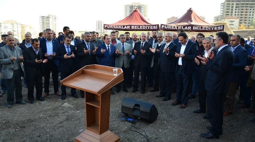 Pursaklar&rsquo;da Bir Tarafta Temel Atma Bir Tarafta A&ccedil;ılış