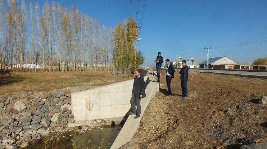 Malazgirt&rsquo;te Dereler Islah Ediliyor