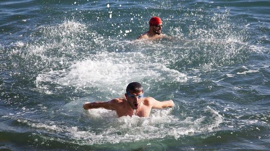 (&ouml;zel Haber) Kasım Ayında Van G&ouml;l&uuml;&rsquo;n&uuml;n Keyfini &Ccedil;ıkartıyorlar