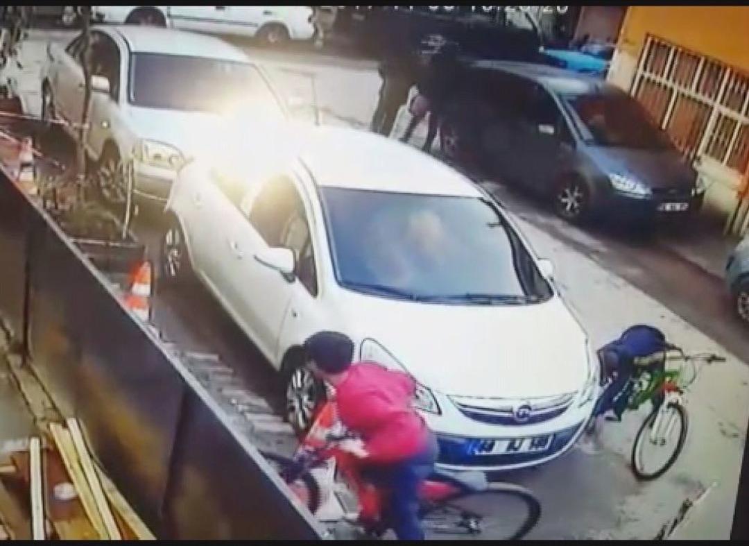 Sibop Kapaklarını Alan &Ccedil;ocuklar G&uuml;venlik Kamerasında