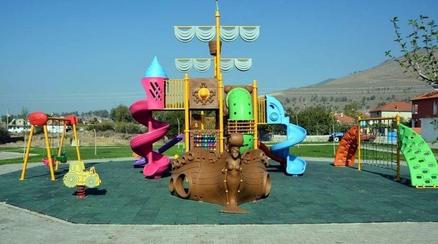Aliağa Belediyesinden Helvacı’ya İki Modern Park