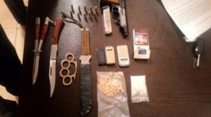 Silah Ve Uyuşturucu Taşıyan 5 Şahıs Yakalandı