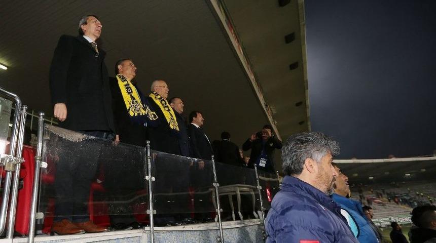 Ankara Takımına Başkan Yaşar&rsquo;dan Trib&uuml;n Desteği