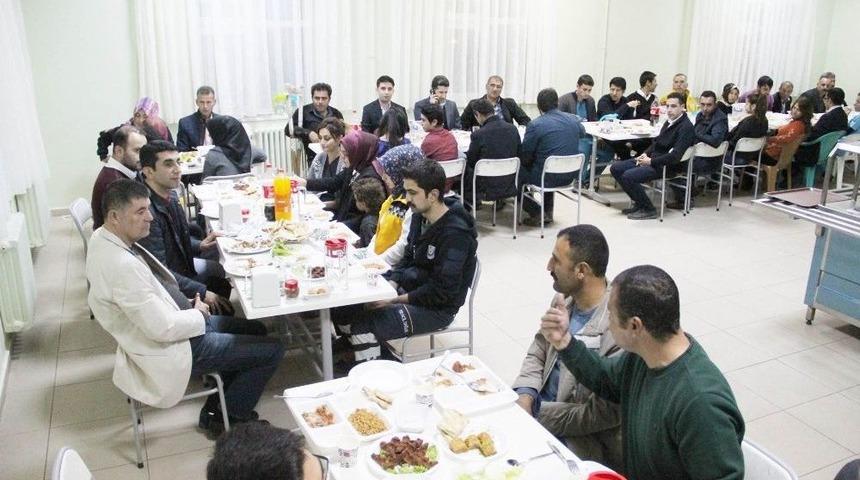 Kaymakam Kazez, Sağlık&ccedil;ılarla Biraraya Geldi