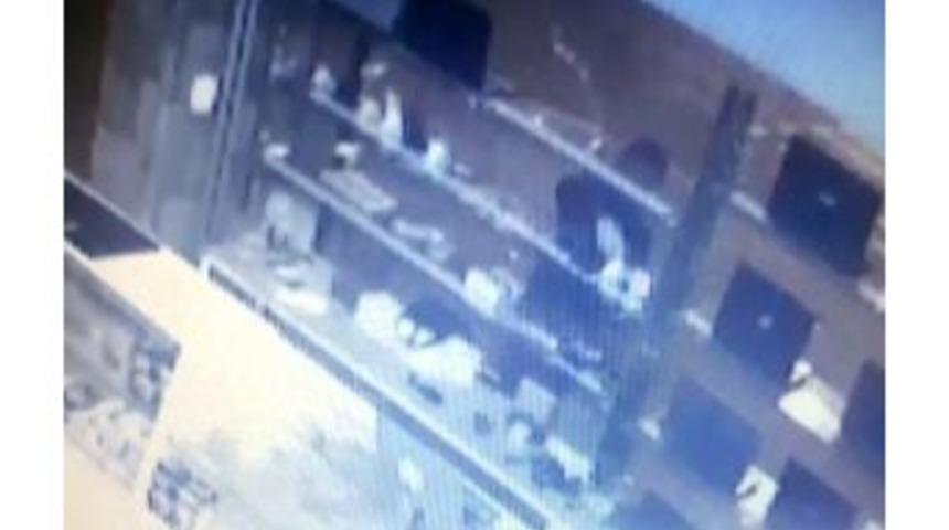 (&ouml;zel Haber) 3 Saniyede Cep Telefonu &Ccedil;aldı