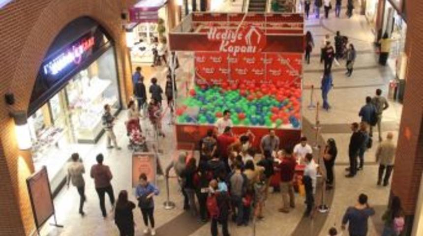 &lsquo;hediye Kapanı&rsquo; İle S&uuml;rpriz Hediyelerin Sahibi Oldular