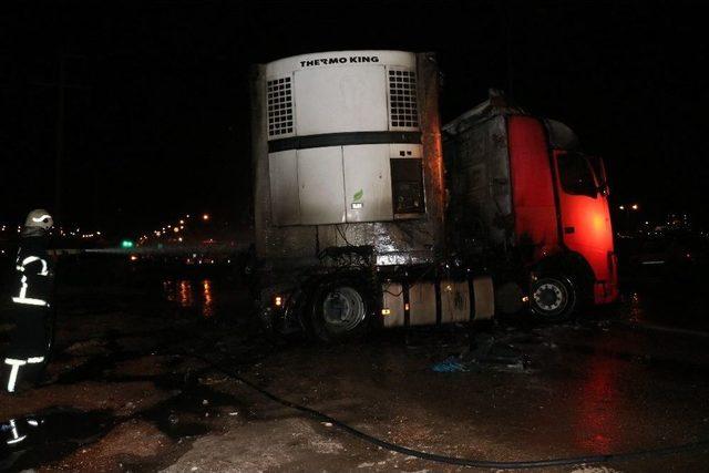 Gaziantep’te Tır Alev Aldı : 2 Yaralı 2