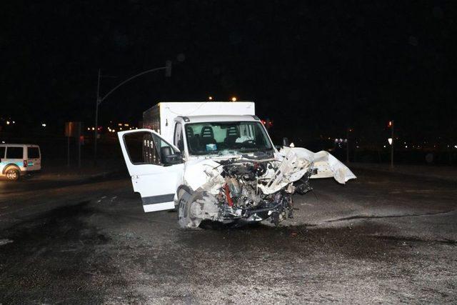 Gaziantep’te Tır Alev Aldı : 2 Yaralı 3