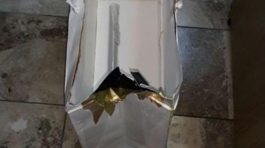 Avm&rsquo;den Al&uuml;minyum Folyo D&uuml;zeneğiyle 7 Bin Tl Değerinde Parf&uuml;m &Ccedil;aldı