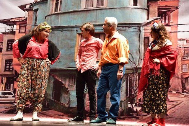 Bilecik Şehir Tiyatroları &lsquo;istanbul&rsquo;dan İnsan Manzaraları&rsquo; Adlı Oyun İle H&uuml;nerlerini Sergiledi 1