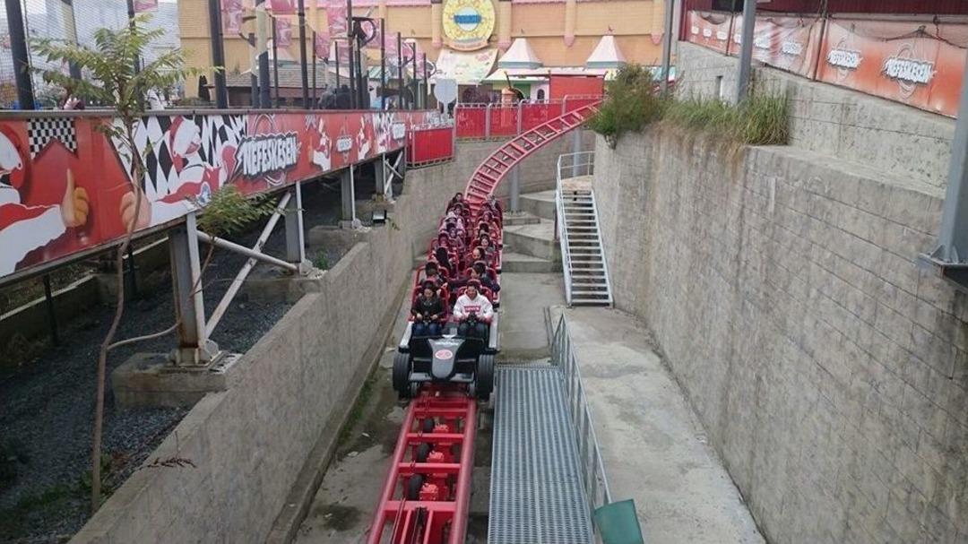 Ey&uuml;psultan &Ccedil;ocuk Meclisi &Uuml;yeleri Vialand&rsquo;da Eğlendi