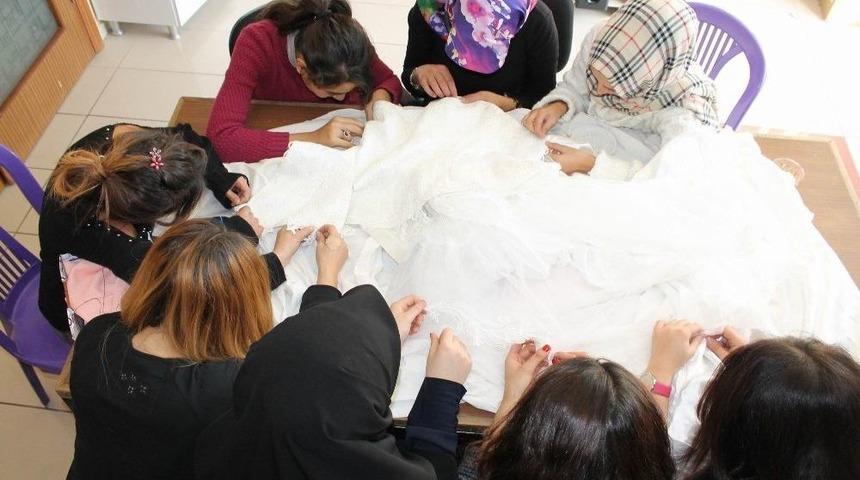 (&ouml;zel Haber) Madde Bağımlılığından Kurtuldular, Gelinlik Dikerek Hayata Tutunuyorlar