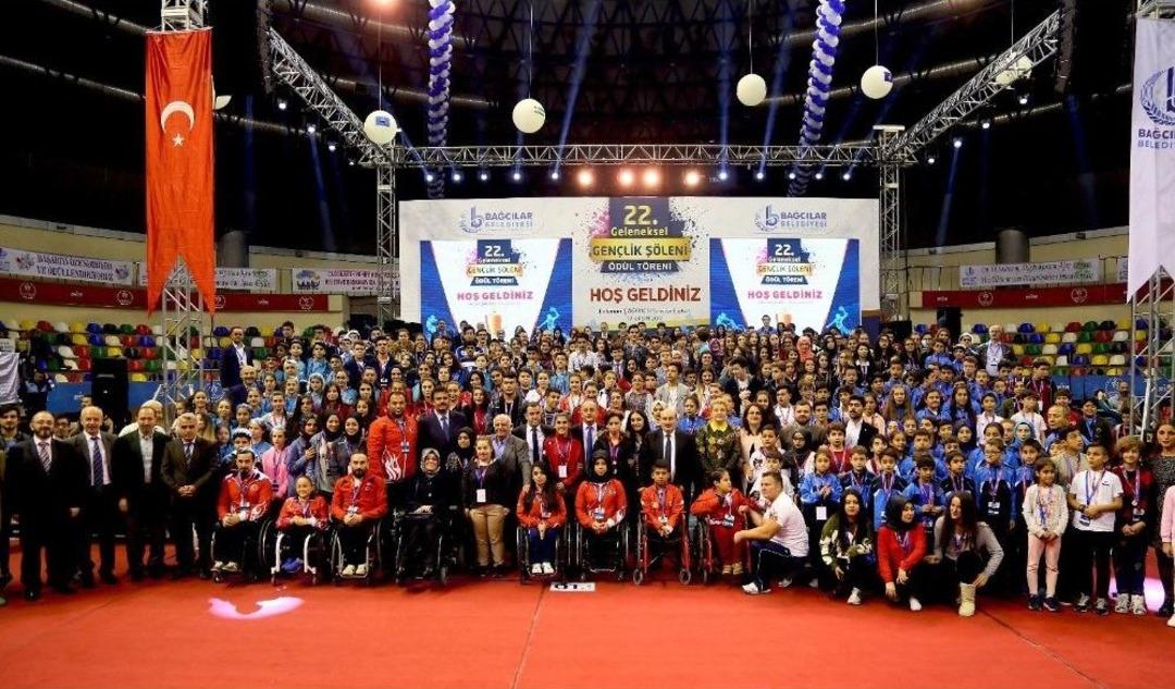 Bağcılar&rsquo;ın Başarılı 550 Genci Altınla &Ouml;d&uuml;llendirildi