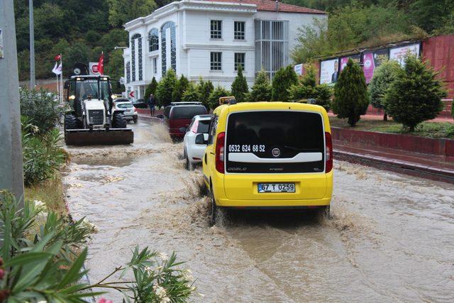 Zonguldak'ta yollar göle döndü