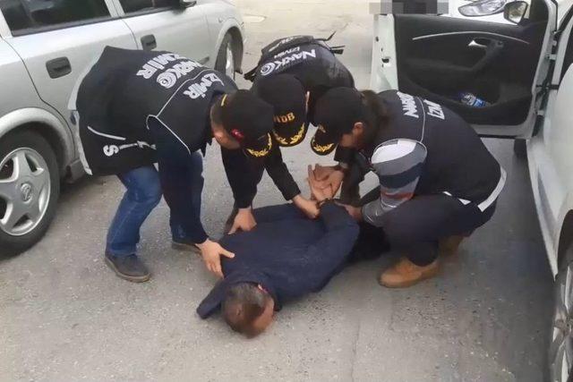 İzmir Polisinden Film Gibi Uyuşturucu Operasyonu