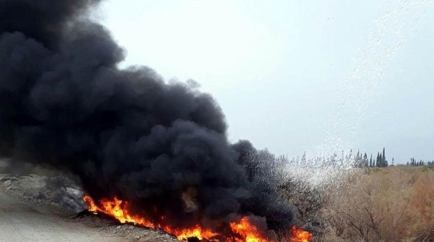 Havran&rsquo;da Lastik Yangını İl&ccedil;eyi Duman Altında Bıraktı