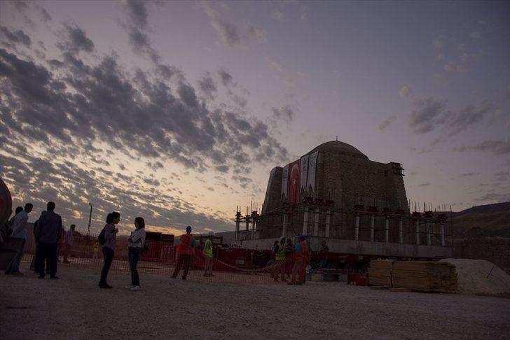 Ilısu Barajı'ndan etkilenen tarihi zaviye taşındı  G3